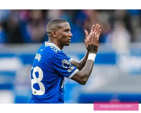 阿什利扬在曼联时期的表现稳健，成为球队的重要一员